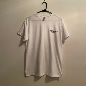 Mens Medium  Essentials T-Shirt NEW